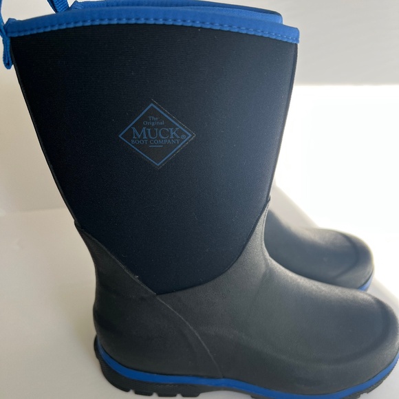 Muck Boots Element Rubber Boots Kids size 4 - Picture 1 of 8